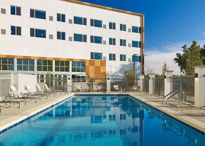 Hotel Element By Marriott Fashion Center 3*
